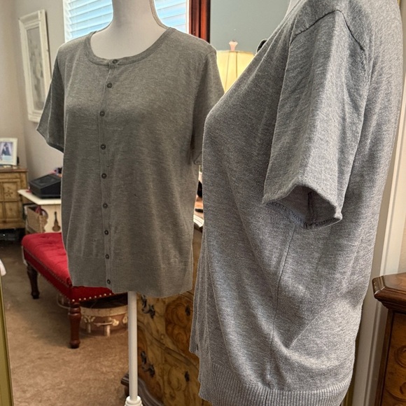 Debut Heather Gray Short Sleeve Button-Down Top - Picture 5 of 11